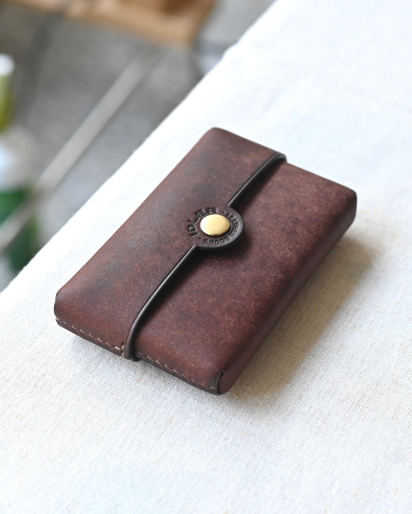 Aero Ultra-Slim Leather Business Card Holder